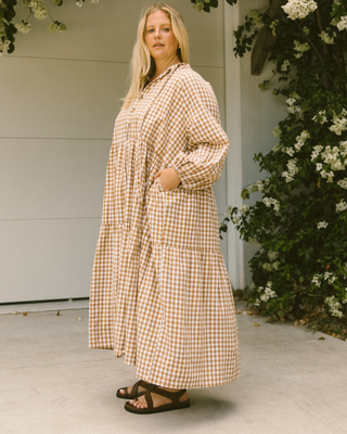 Maternity-friendly smock dress in caramel gingham – pregnancy and breastfeeding friendly