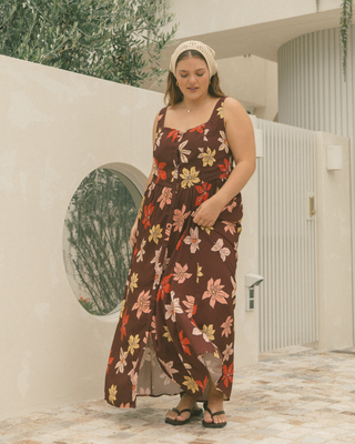 Maternity-friendly maxi dress in floral print – perfect for pregnancy and postpartum